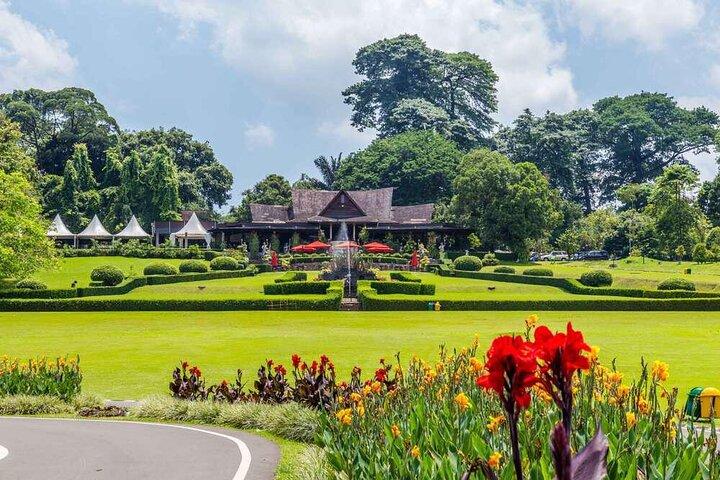 インドネシアの植物園とミニチュア公園ツアー