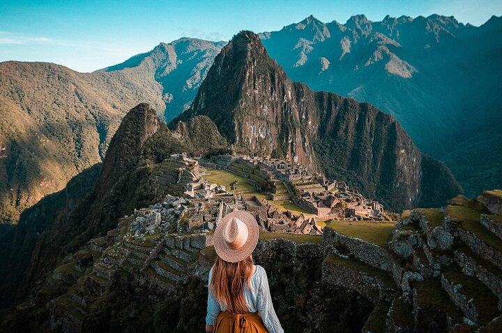 Sacred Valley & Machu Picchu 4star hotel & Panoramic Train 2 days