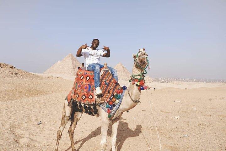 Tour privado guiado de las pirámides y la esfinge de Giza con paseo en camello