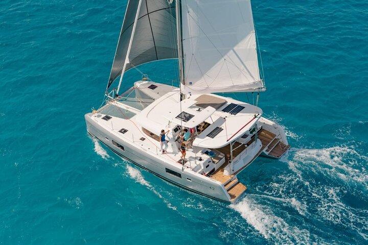 4H Private Vip Catamaran Tour with Swim Up to 18 people