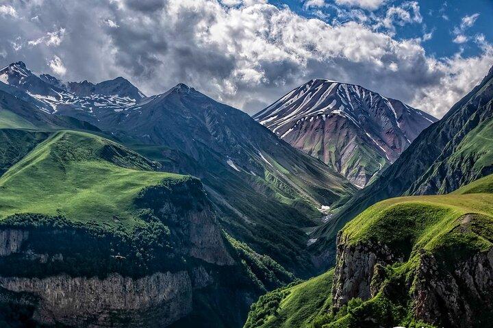 Fra Tbilisi til Kazbegi, Ananuri, Gudauri & Gergeti, Dagstur.