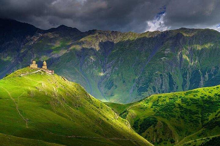 Fra Tbilisi til Kazbegi, Ananuri, Gudauri & Gergeti, Dagstur.
