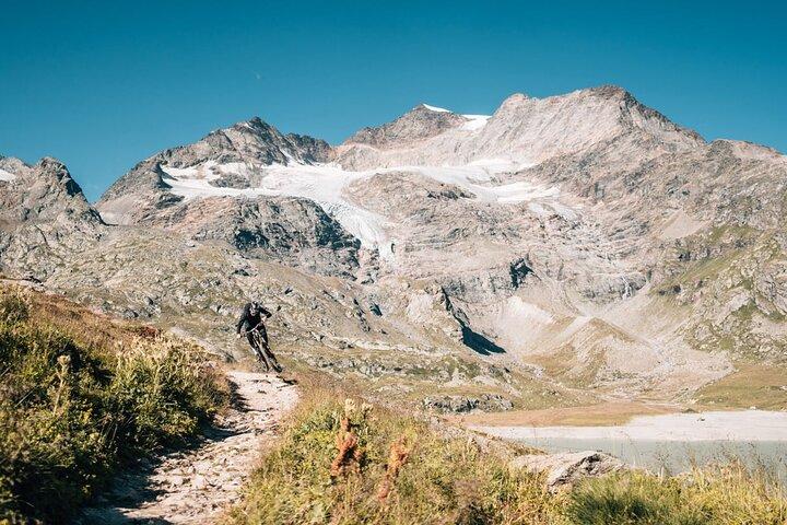 Découvrez l'Engadine avec une visite guidée privée à vélo