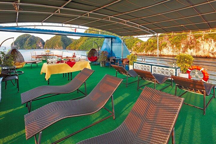 Heldags Halong Bay-tur med frokostbuffet
