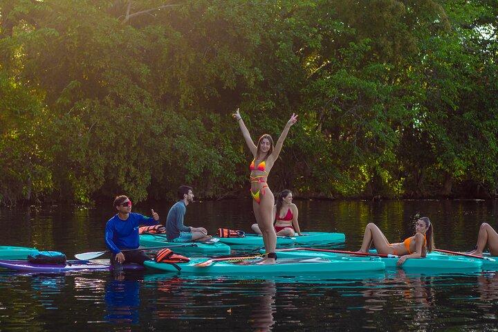 Passeio de paddleboard e/ou caiaque ao nascer do sol na lagoa Bacalar