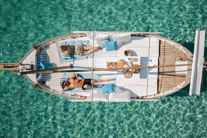 Visite privée de 2 heures au coucher du soleil de Cala Conta avec Cava