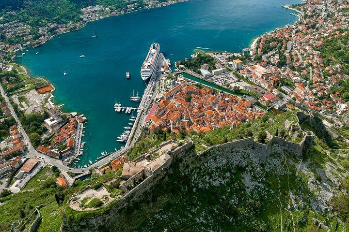 Sarajevo till Kotor & Budva Privat Transfer