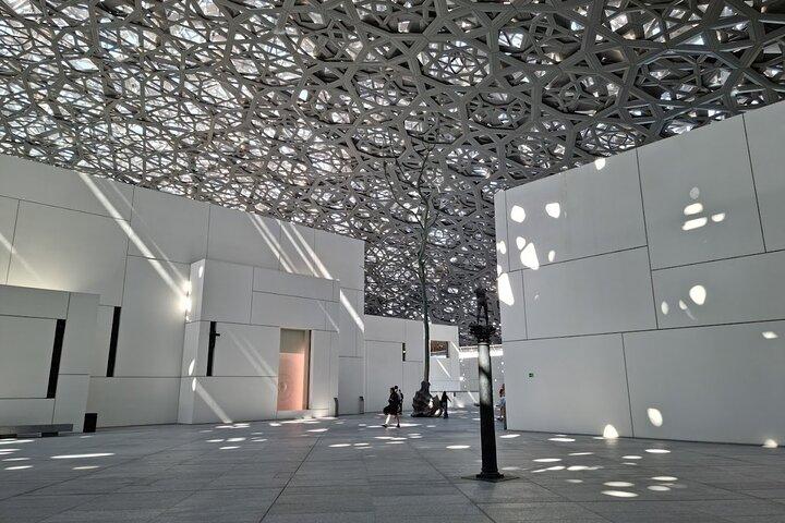 Visite privée de la grande mosquée Sheikh Zayed et du musée du Louvre au départ de Dubaï
