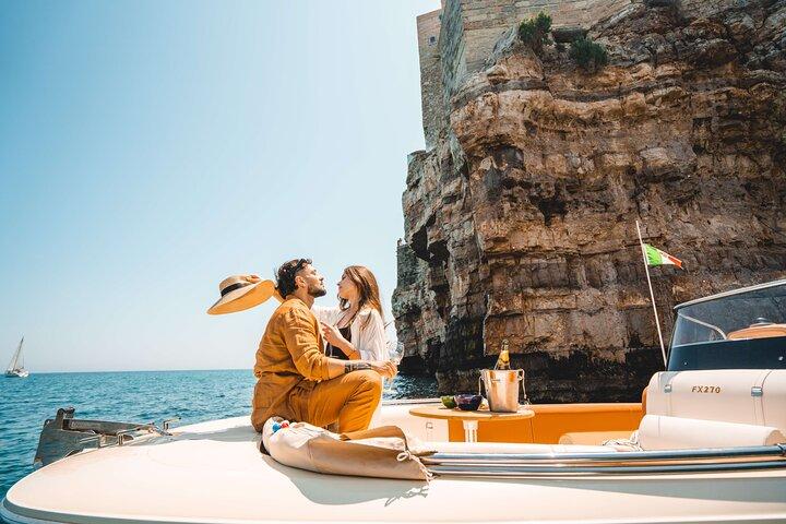 Polignano a Mare: Privat bådtur med champagne - 4 timer