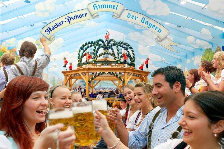 Experiencia VIP Oktoberfest con mesa en tienda de cerveza grande