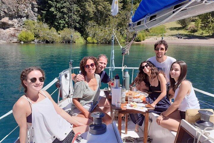 Exklusive Segelbootfahrt durch die Seen von Bariloche