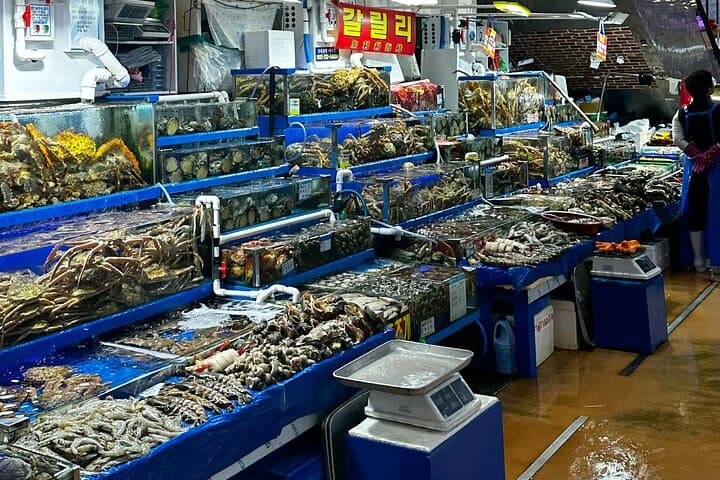 Korean Market Adventure with Chef Yie - Noryangjin Fish market