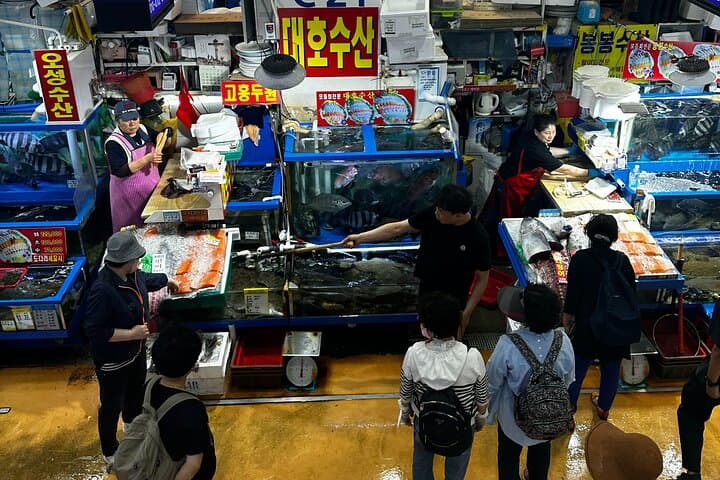 Korean Market Adventure with Chef Yie - Noryangjin Fish market