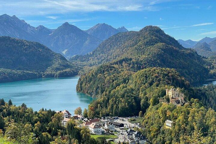 Heldags liten grupptur i Neuschwanstein från Innsbruck