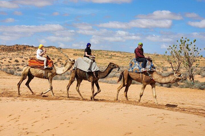 4×4 Jeep Desert Safari Tour mit Mittagessen und Kamelritt