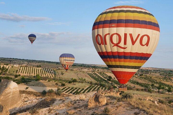 Cappadocia Sunrise Hot Air Balloon Ride | Excursão All-Inclusive Cat