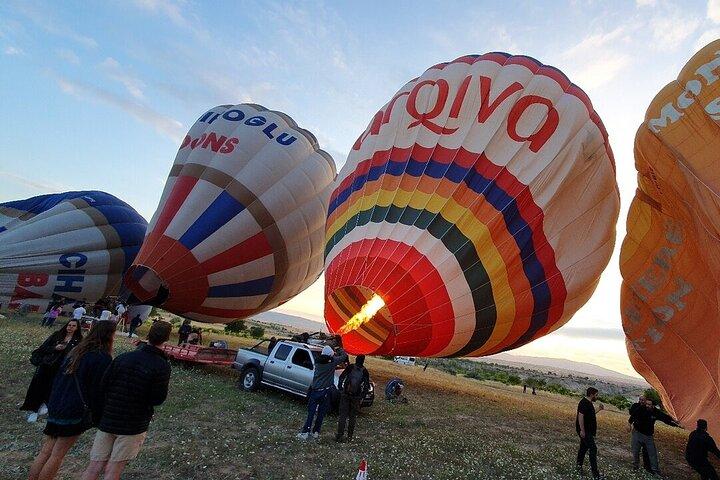Cappadocia Sunrise Hot Air Balloon Ride | Excursão All-Inclusive Cat