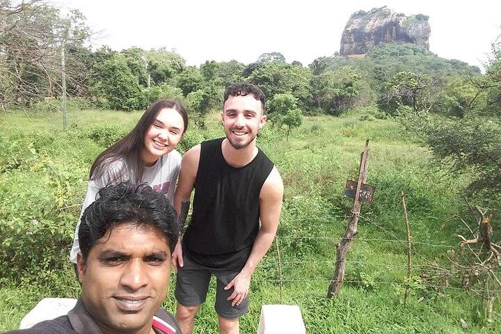 Excursion d'une journée de Kandy à Sigiriya avec un véhicule privé