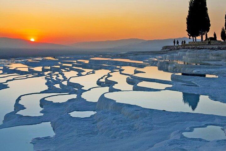 Pamukkale Hierapolis Travertines Tour com almoço saindo de Antalya