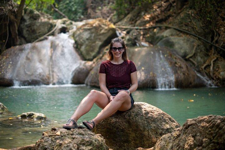 Visite de la cascade d'Erawan et du train au départ de Kanchanaburi - Journée complète