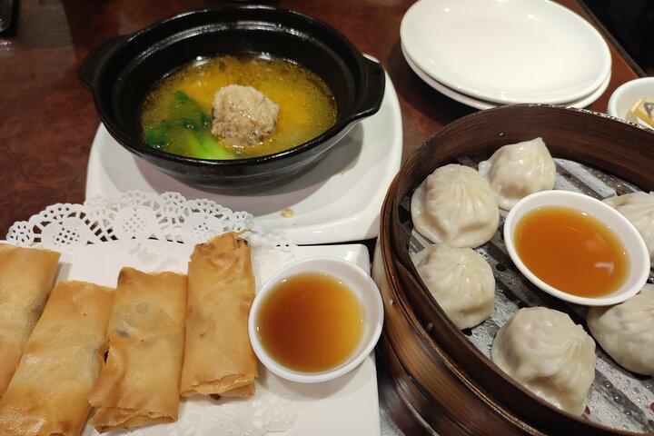 Shanghai Night Food Walking Tour med lokal venlig guide