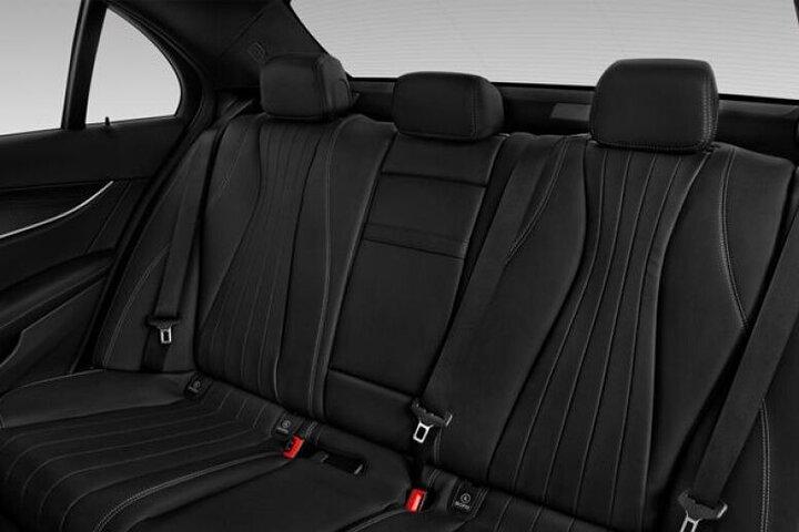 Traslado de Versalles a París en coche o minivan