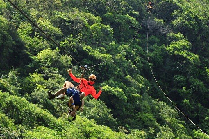Zip Line, Mules Ride och Walk on the Hanging Bridge