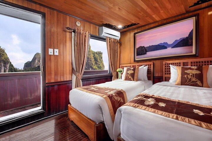 Från Hanoi: 2-dagars kryssning i Ha Long Bay med Surprise Cave & Island