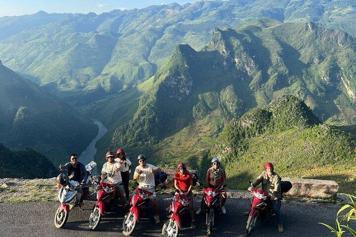Begeleide Multi-2D/ 3D/ 4D-motorfiets met JASMINE Tour in Ha Giang
