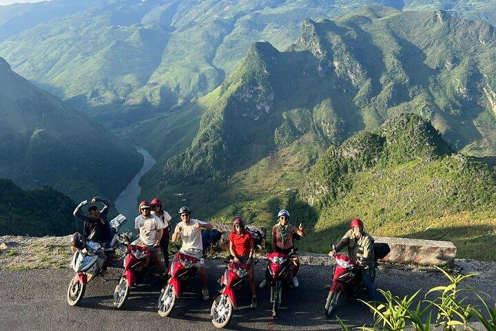 Begeleide Multi-2D/ 3D/ 4D-motorfiets met JASMINE Tour in Ha Giang