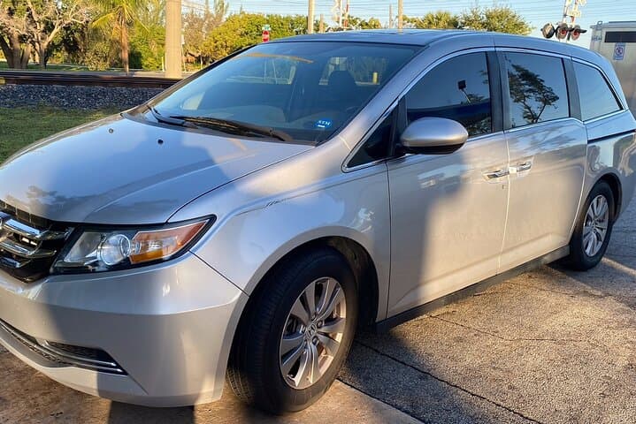 Auckland to Auckland Airport (AKL) - Departure Private Transfer