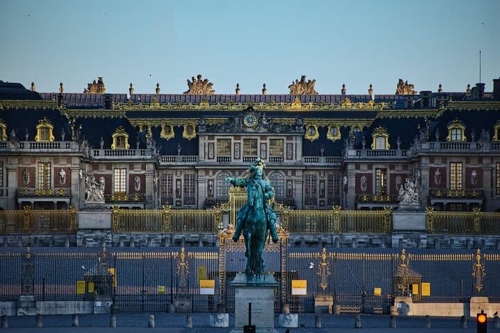 Paris Versailles Guided Tour with Gardens & Trianon Access