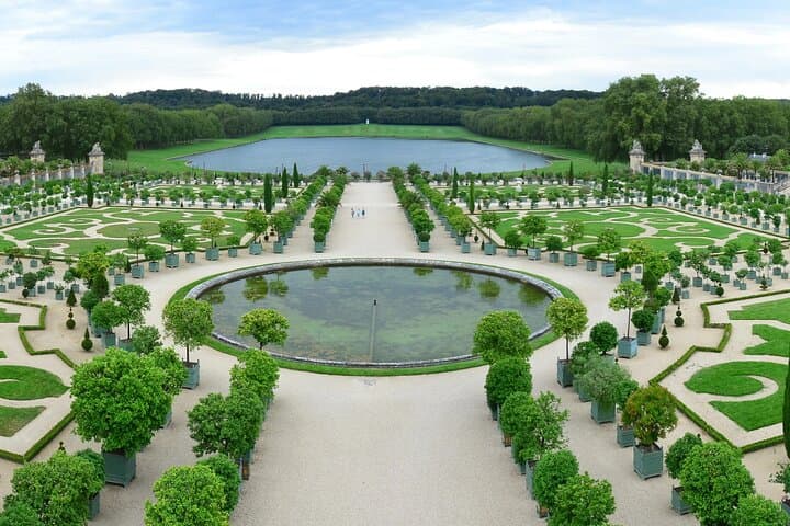 Paris Versailles Guided Tour with Gardens & Trianon Access
