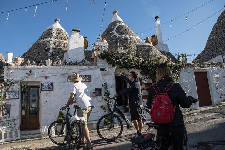 Alberobello in e-bike. Trulli, campagne, moulin et élevage