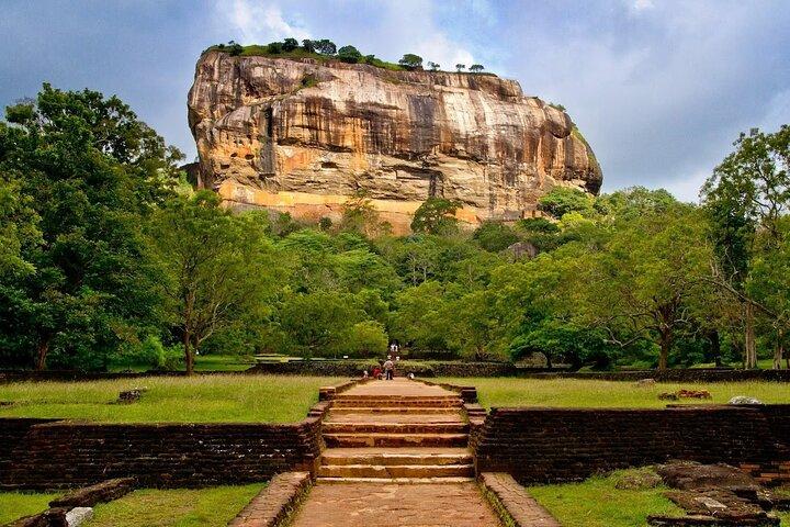 Excursão à caverna e vila Sigiriya Rock Dambulla saindo de Trincomalee