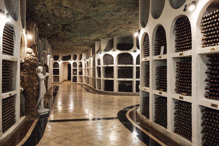 1 dia: Old Orhei, mosteiro de Curchi e Cricova Winery (opcional)