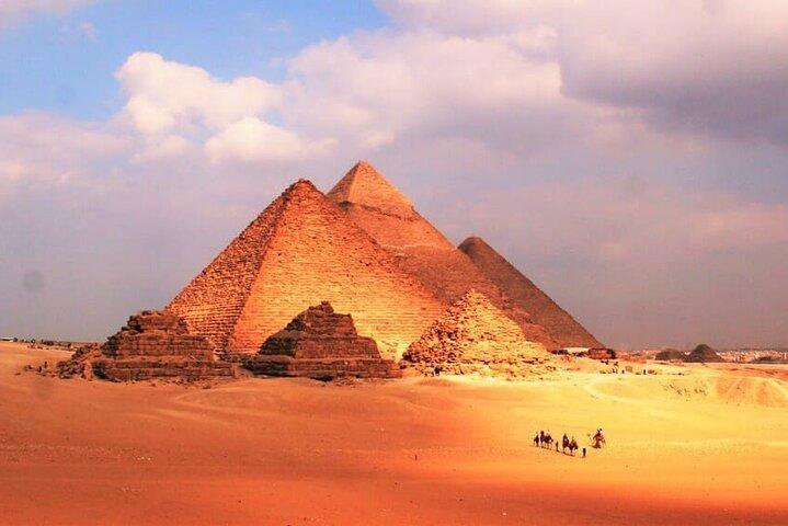 Piramidi di Giza e tour del Museo Nazionale della Civiltà Egizia