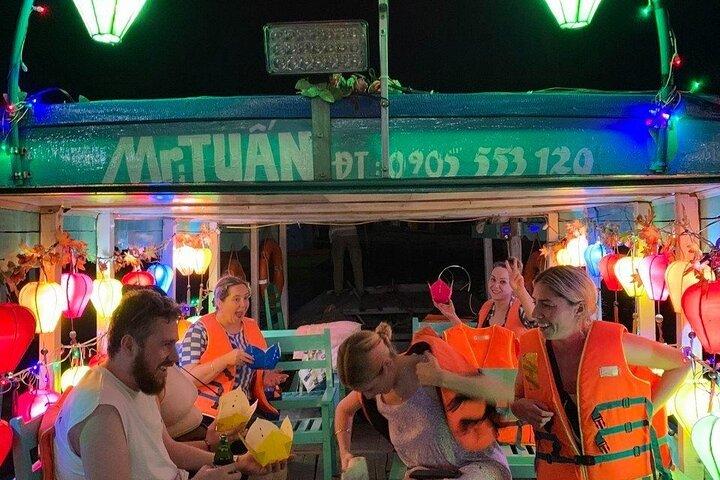 Private Hoi An An Ancient Town - Nachtmarkt Street Food bei Nacht
