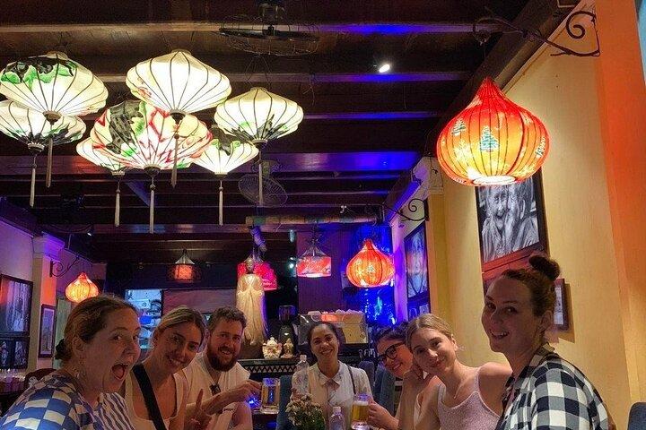 Private Hoi An An Ancient Town - Nachtmarkt Street Food bei Nacht