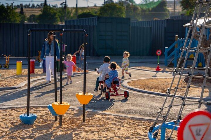 Scopri il divertimento del parco giochi Trax Jo e del Traffic Park