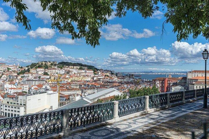 Private 4-Hour Lisbon City Highlights Tour by Tuktuk