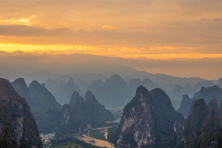 Excursion privée d'une demi-journée à Yangshuo Xianggong au lever du soleil
