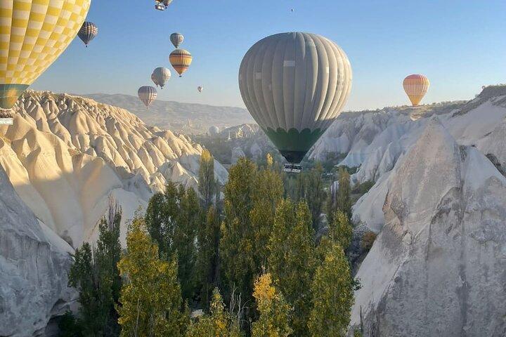 Sunrise Luftballongflyg i Goreme Valleys