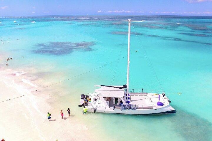 Bavaro Catamaran: Segla, snorkla och festa med drinkar och snacks