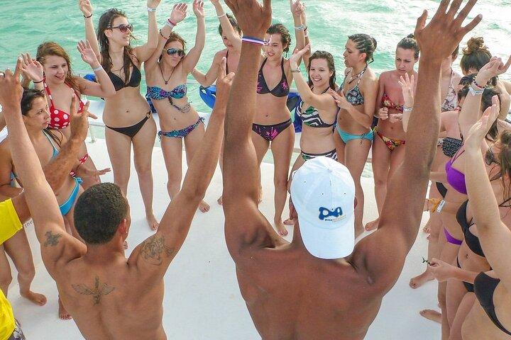 Bavaro Catamaran: Segla, snorkla och festa med drinkar och snacks