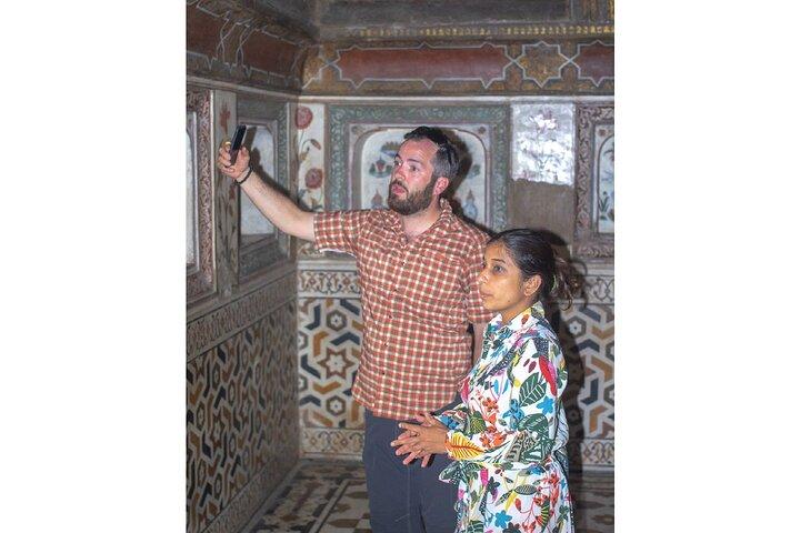 A Walk About Mughal Women - Tour con guida privata a Etmad Ud Daula
