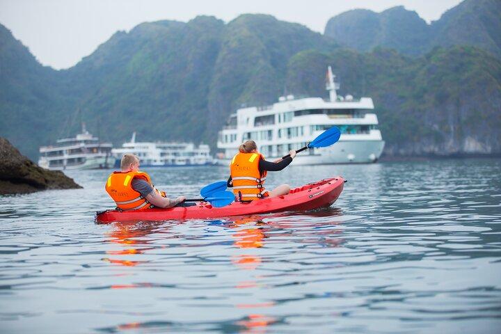 Era Cruise 2 dias Explore a Baía de Halong e a Baía de Lan Ha saindo de Hanói