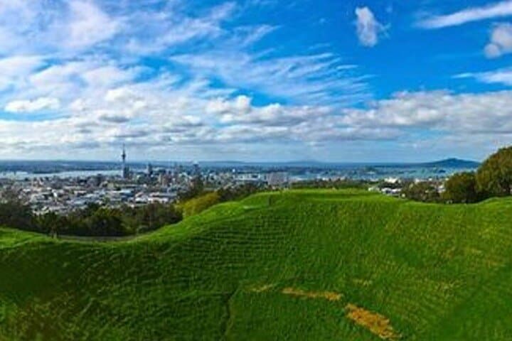 Auckland City Volcano & Scenic Highlights Tour