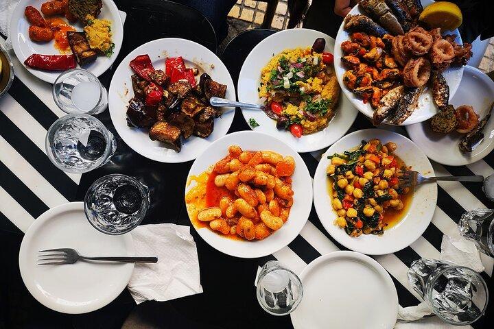 Diversão Athens Street Food Tour com Guia Local Marina