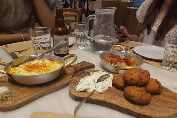 Diversão Athens Street Food Tour com Guia Local Marina